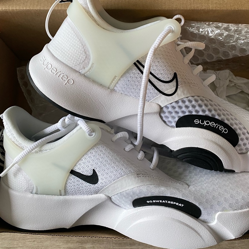 Nike Superrep - never worn - women tennis shoe